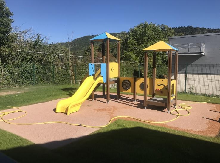 photo aménagement extérieur d'une crèche pour enfant