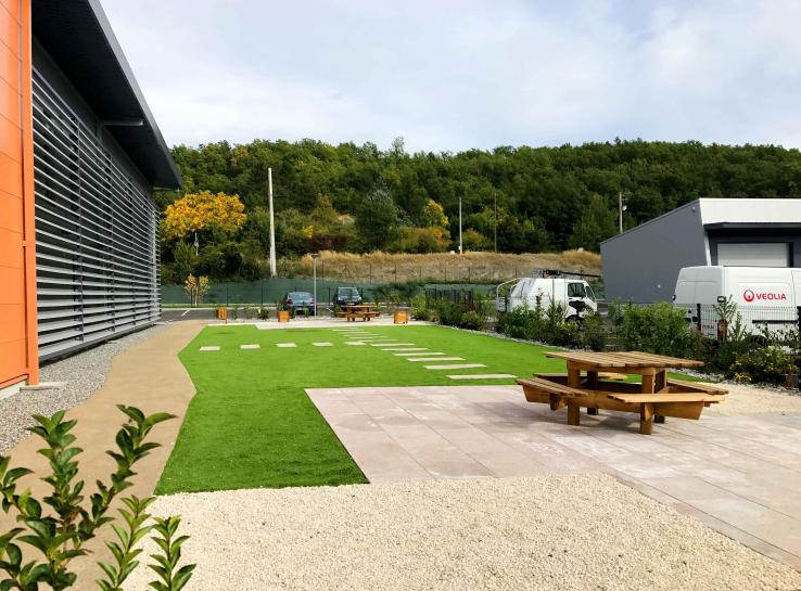 Travaux d’aménagement des espaces vert de VEOLIA