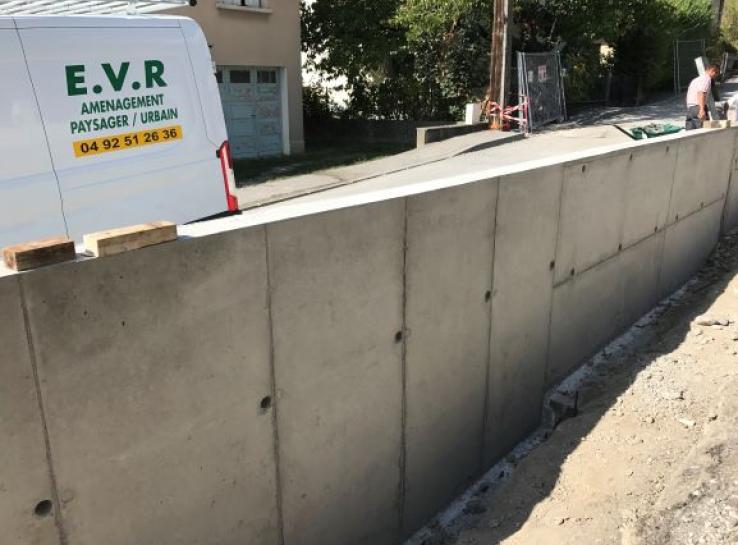 photo aménagement autour de la médiathèque de Tallard