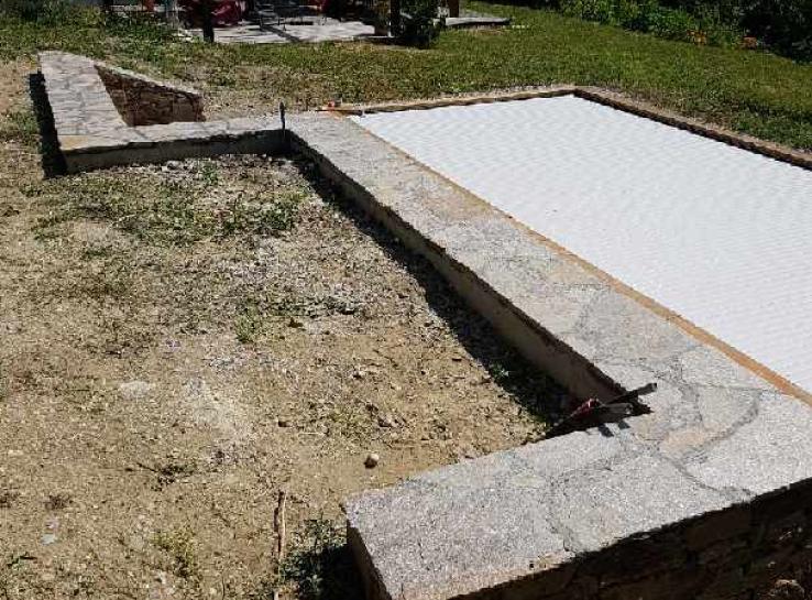 photo terrassement et aménagement autour d'une piscine