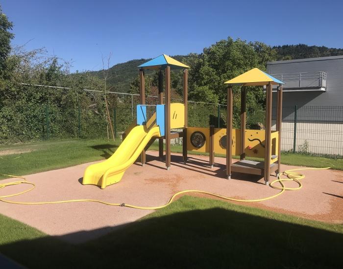 photo aménagement extérieur d'une crèche pour enfant