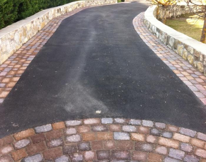 photo pour un accès en enrobé pour une villa