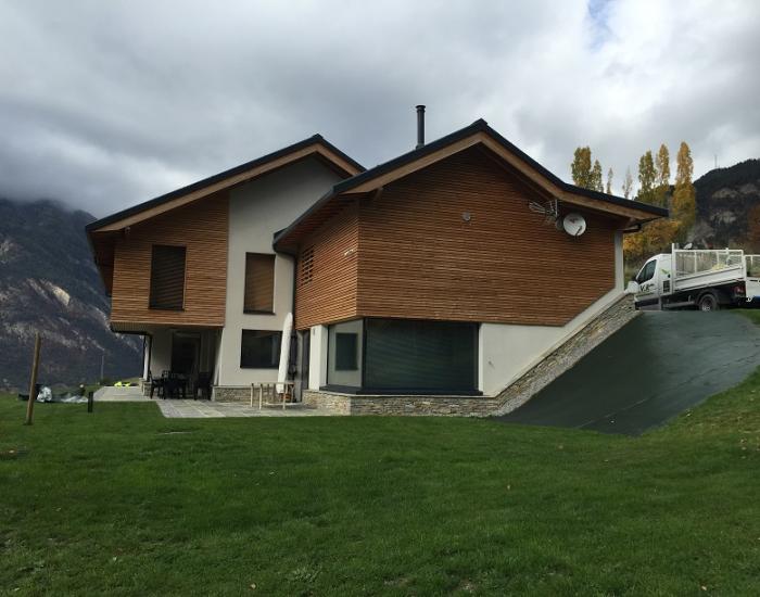 photo aménagement végétation autour d'une maison