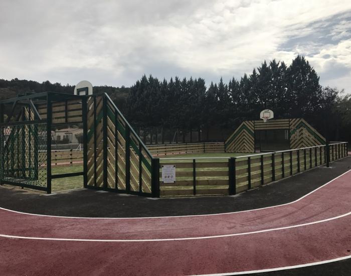 aménagement autour d'un stade d'aire de jeux