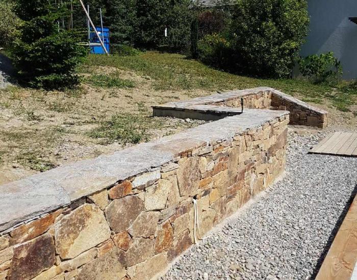 photo terrassement et aménagement autour d'une piscine